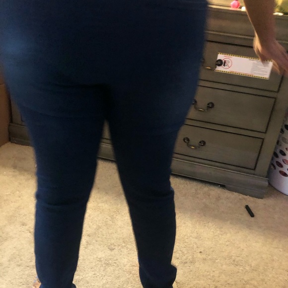 T&Y Fashion Dark Wash Distressed 3 Button Fit Jean - Picture 13 of 13